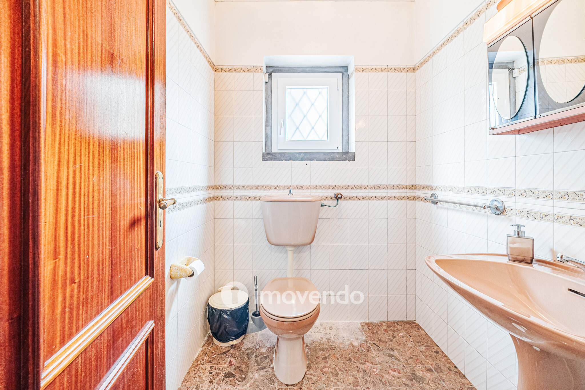 Quinta isolada T3+1 com áreas amplas e terreno de 2022m², em Colares