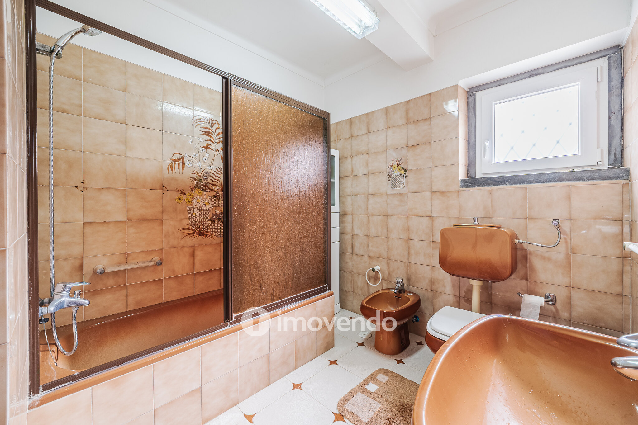 Quinta isolada T3+1 com áreas amplas e terreno de 2022m², em Colares