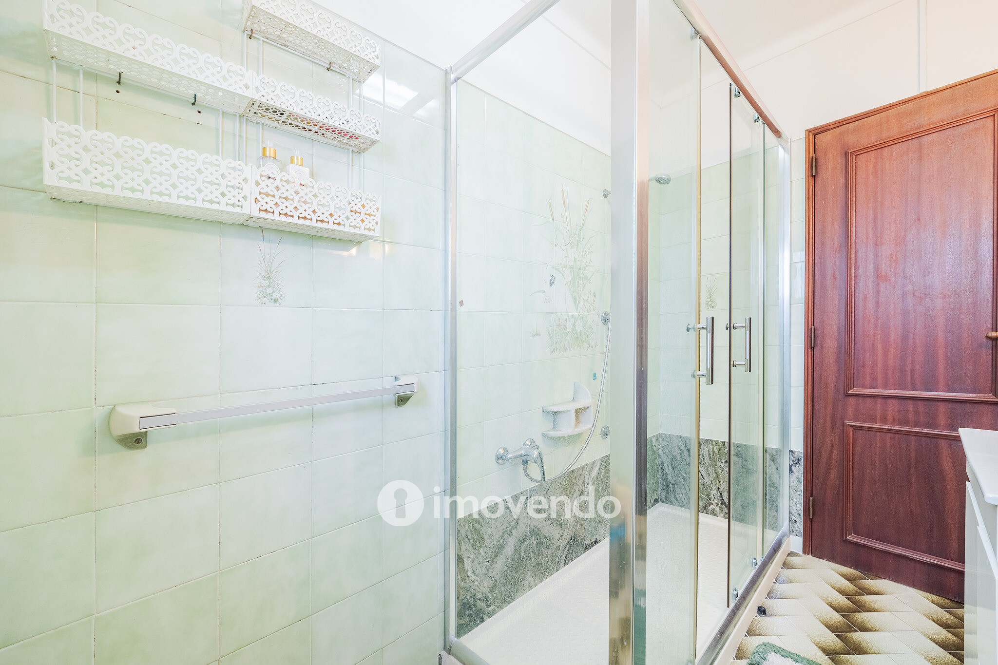 Quinta isolada T3+1 com áreas amplas e terreno de 2022m², em Colares