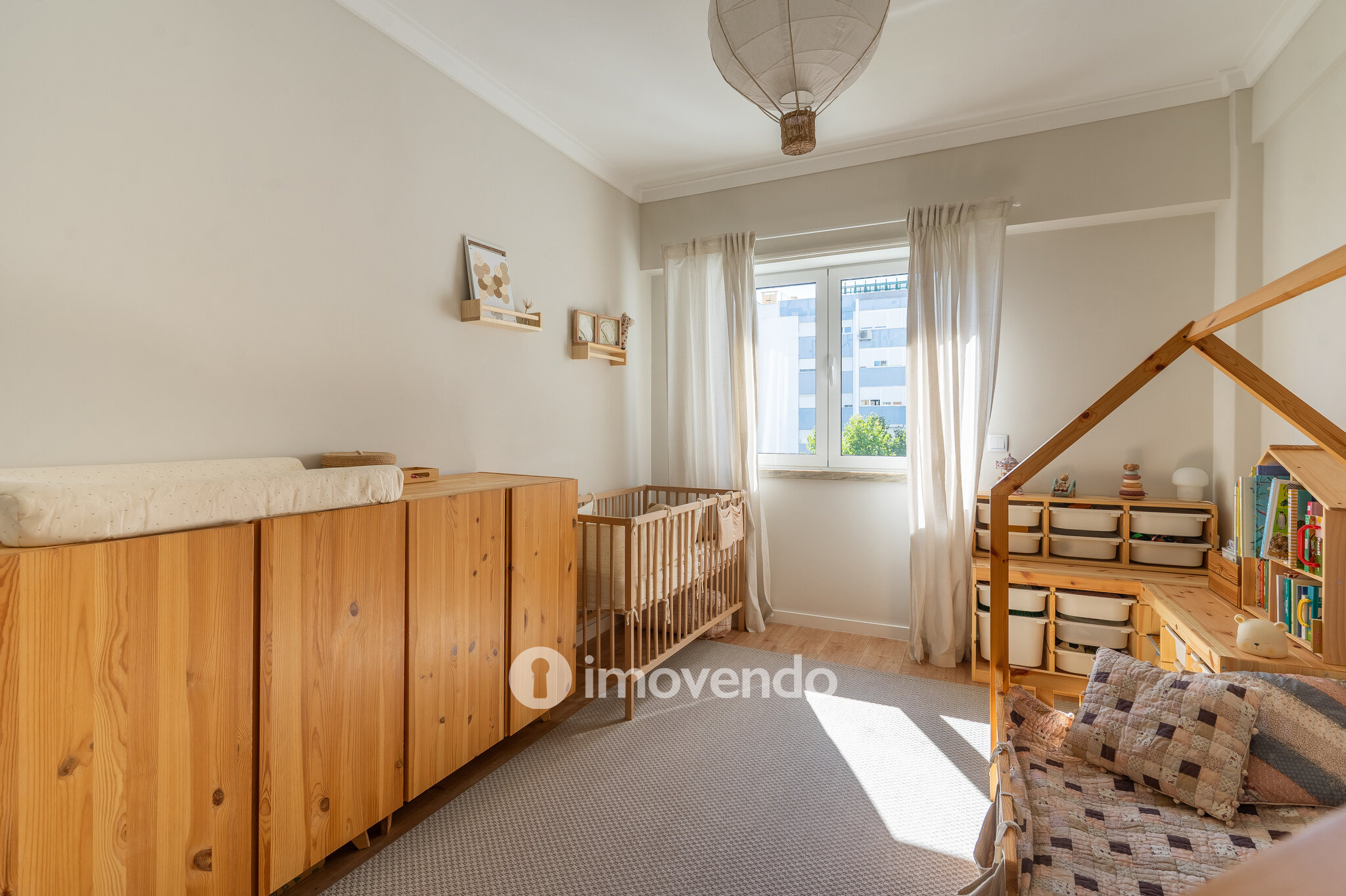 Apartamento T2, totalmente renovado e com áreas amplas, em Benfica