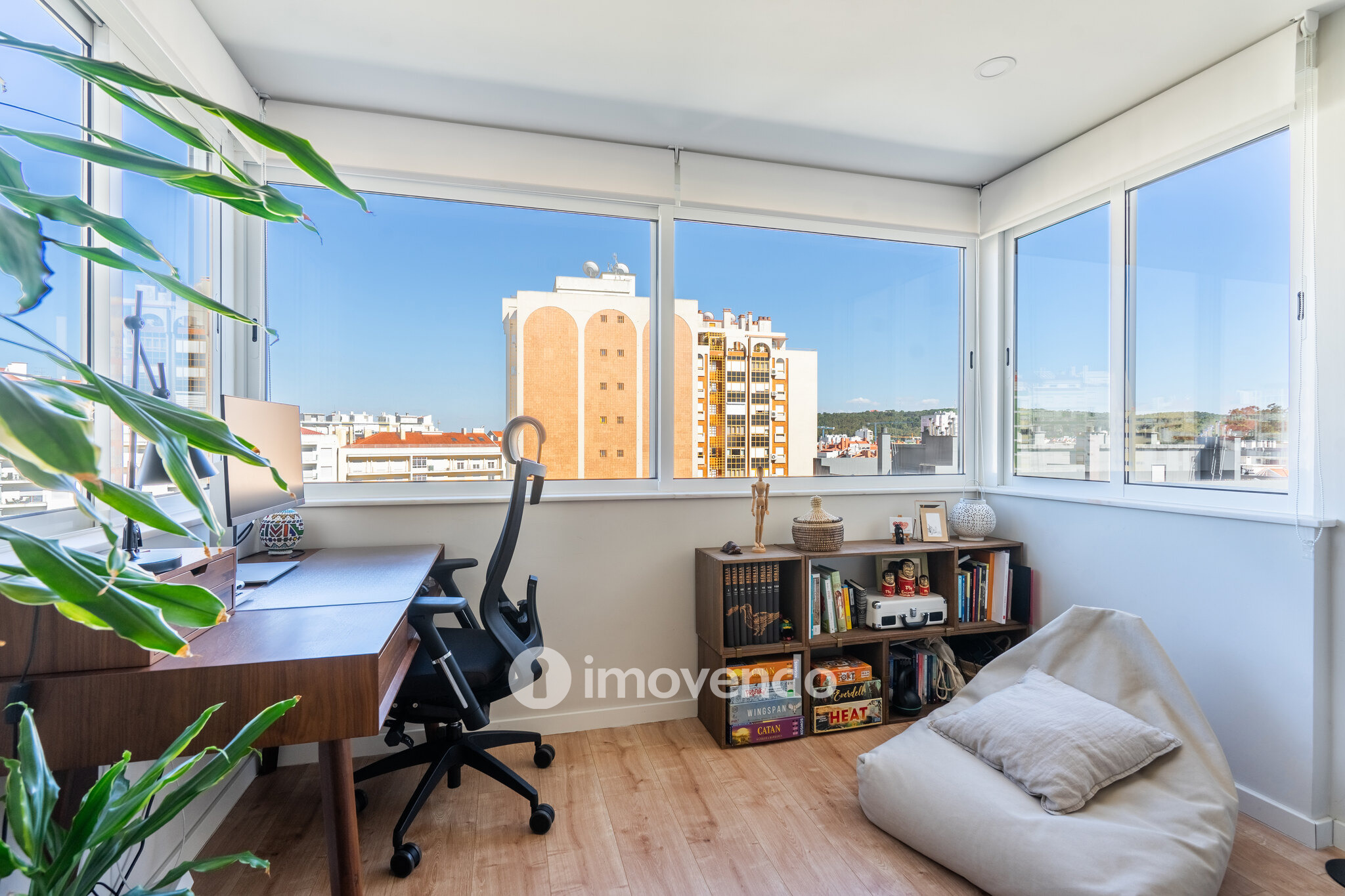 Apartamento T2, totalmente renovado e com áreas amplas, em Benfica