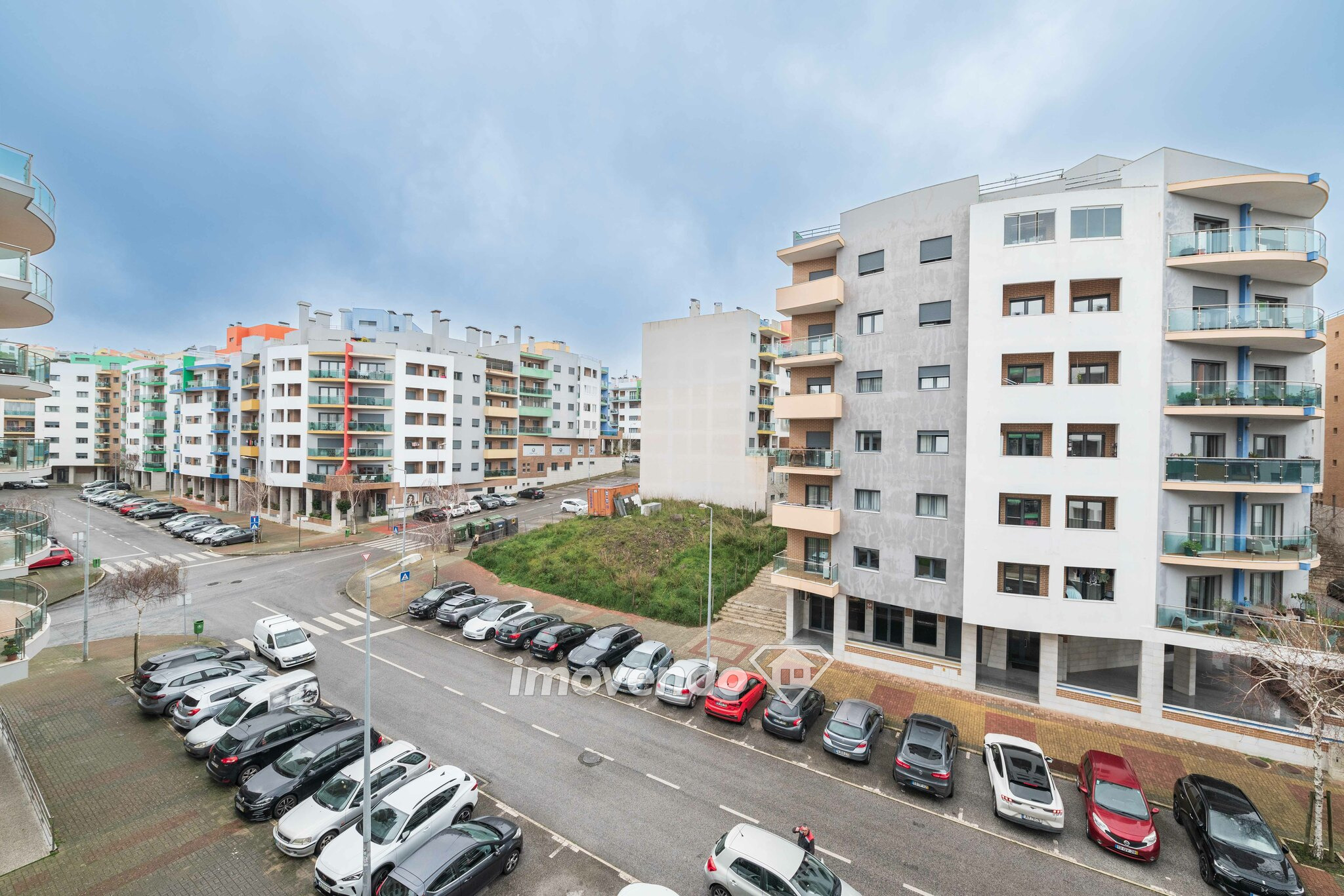 Apartamento T2 exclusivo, com estacionamento, no Jardim da Amoreira