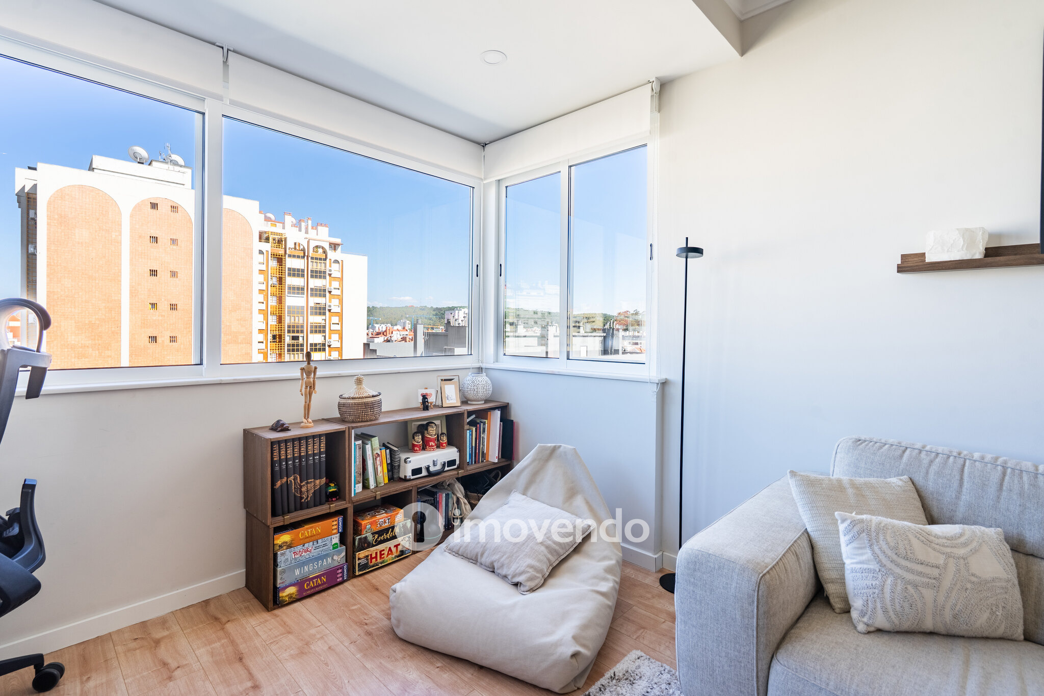 Apartamento T2, totalmente renovado e com áreas amplas, em Benfica