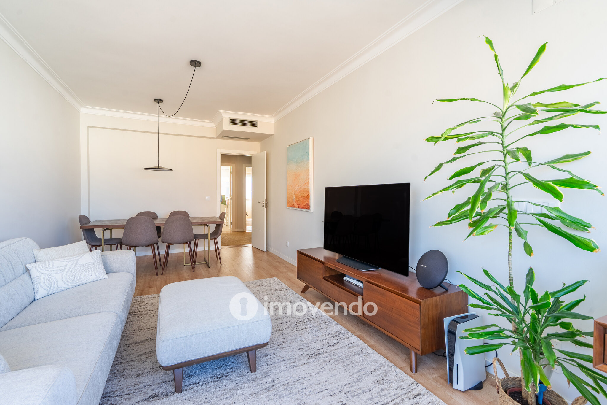 Apartamento T2, totalmente renovado e com áreas amplas, em Benfica