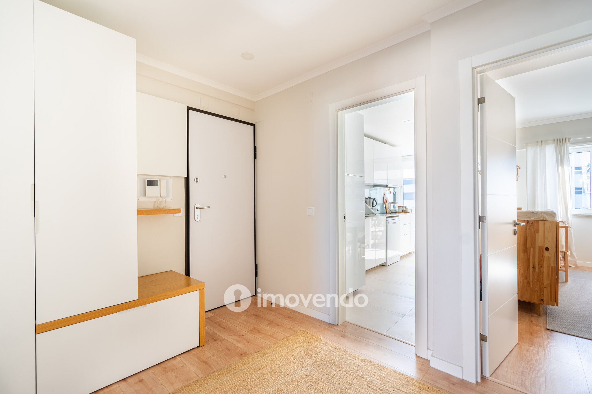 Apartamento T2, totalmente renovado e com áreas amplas, em Benfica