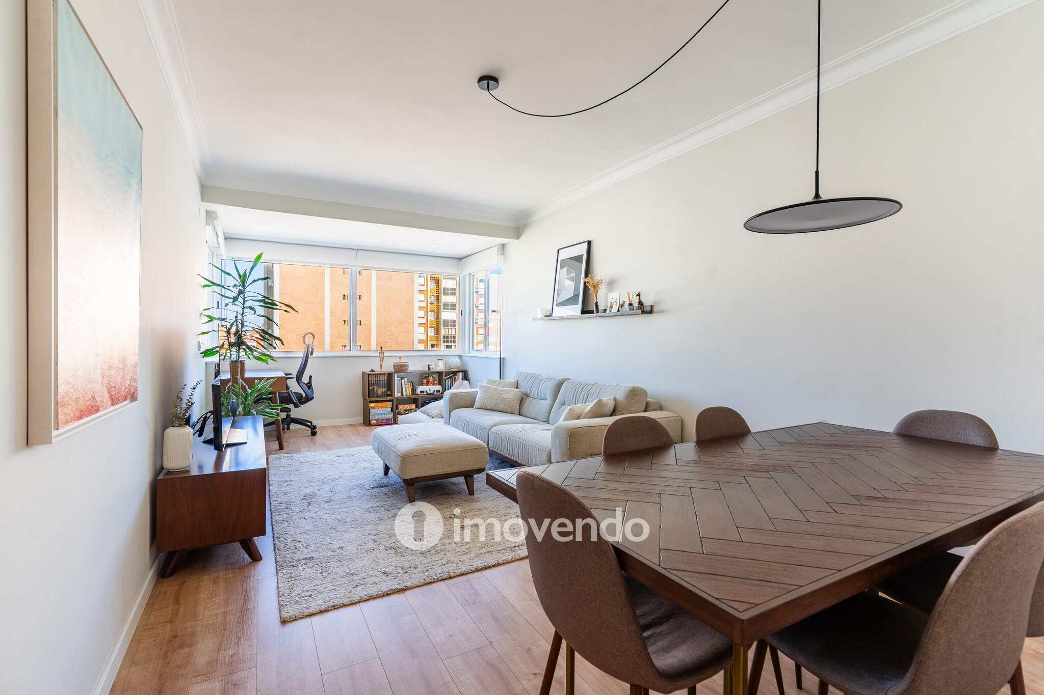 Apartamento T2, totalmente renovado e com áreas amplas, em Benfica