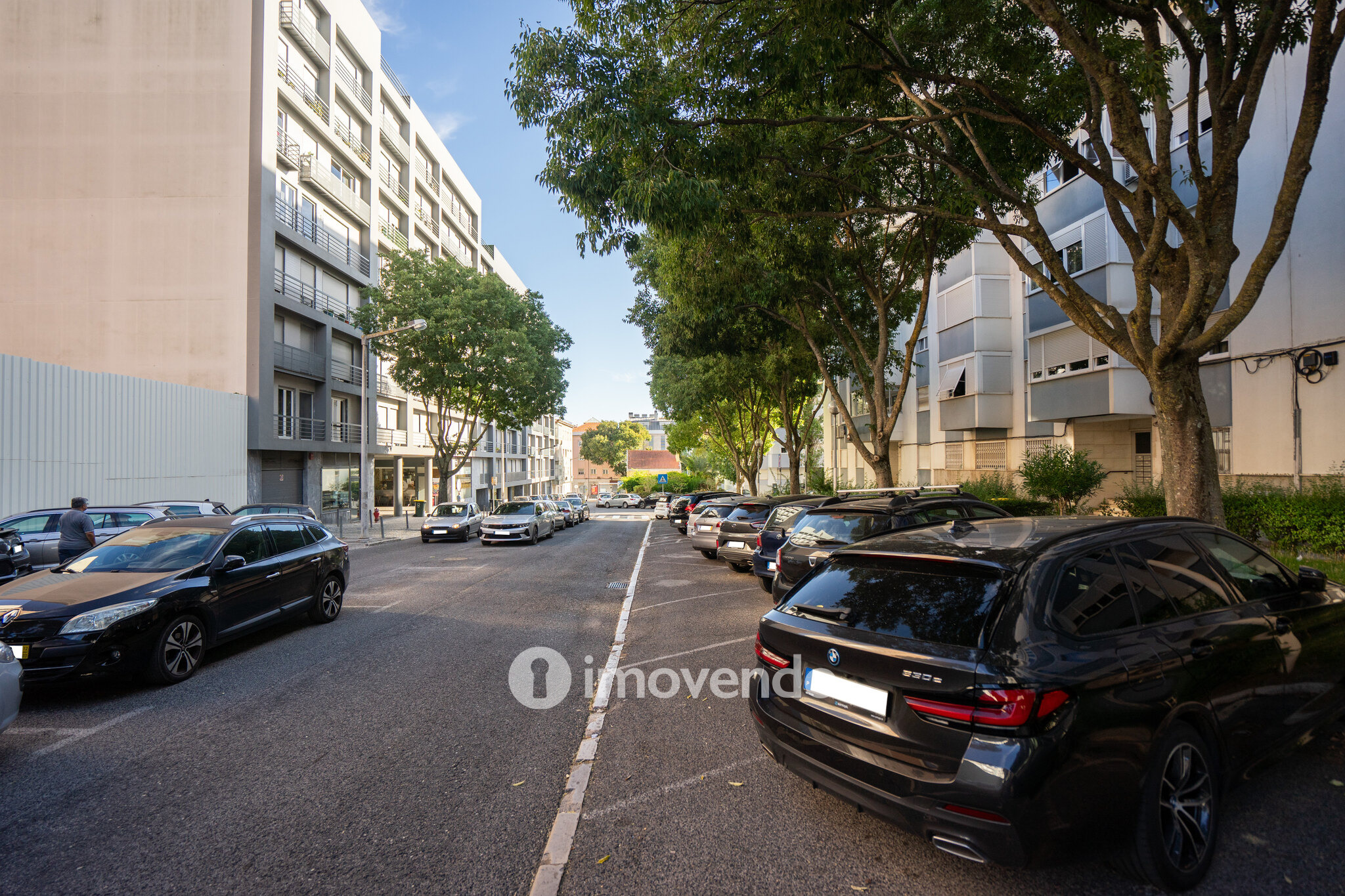 Apartamento T2, totalmente renovado e com áreas amplas, em Benfica