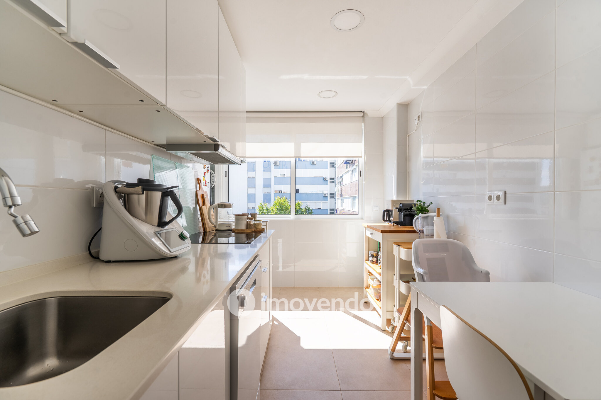Apartamento T2, totalmente renovado e com áreas amplas, em Benfica