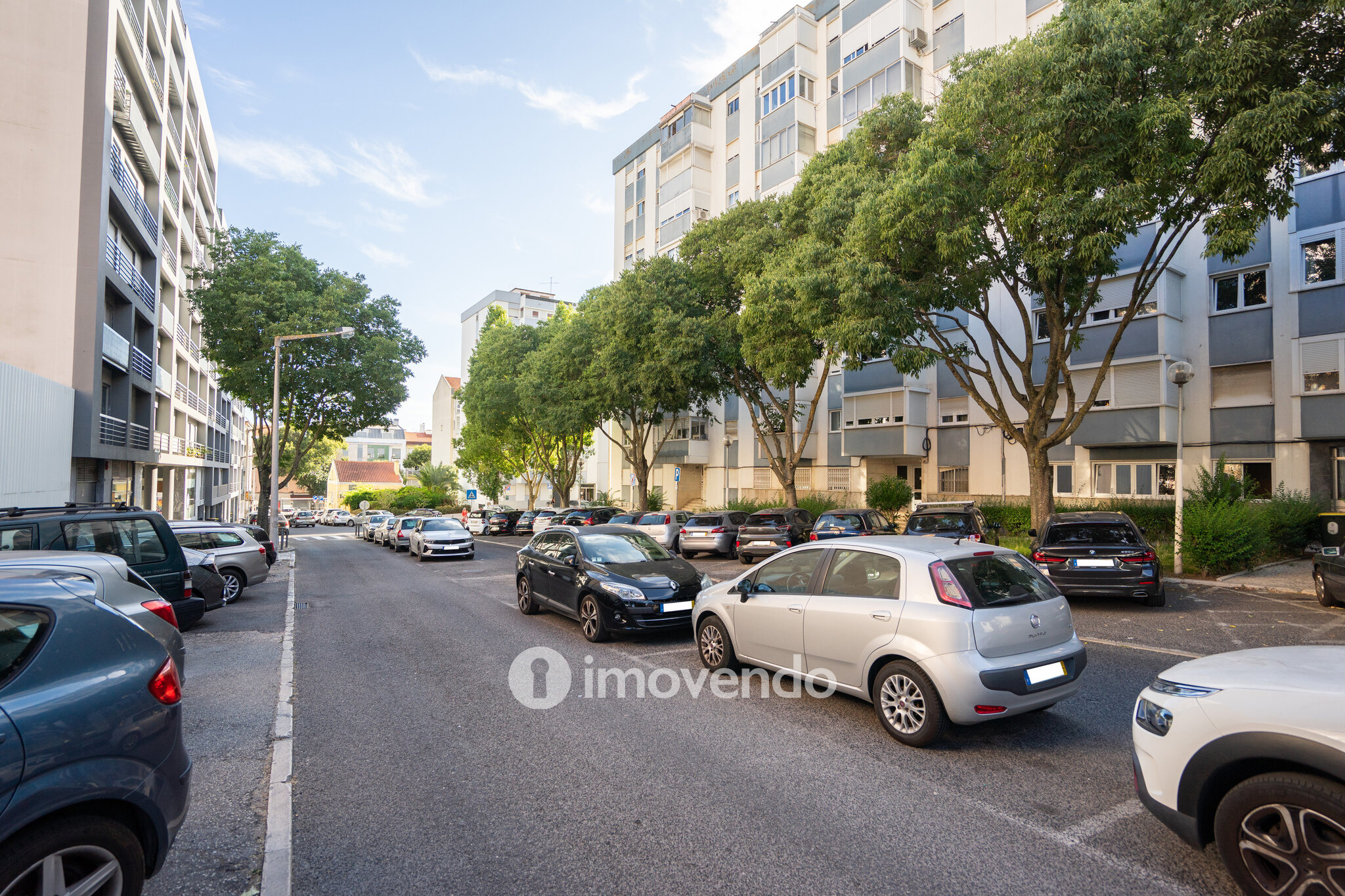 Apartamento T2, totalmente renovado e com áreas amplas, em Benfica