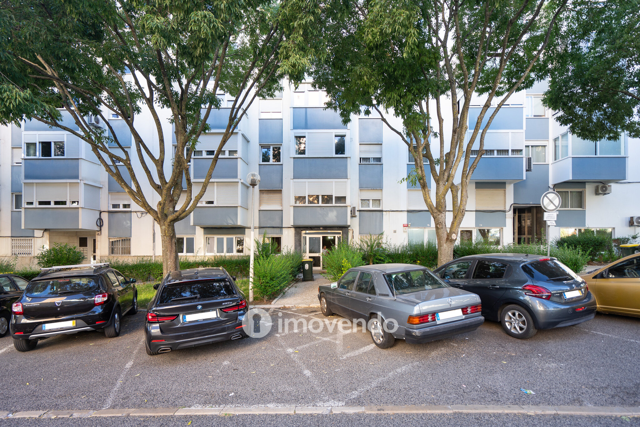 Apartamento T2, totalmente renovado e com áreas amplas, em Benfica