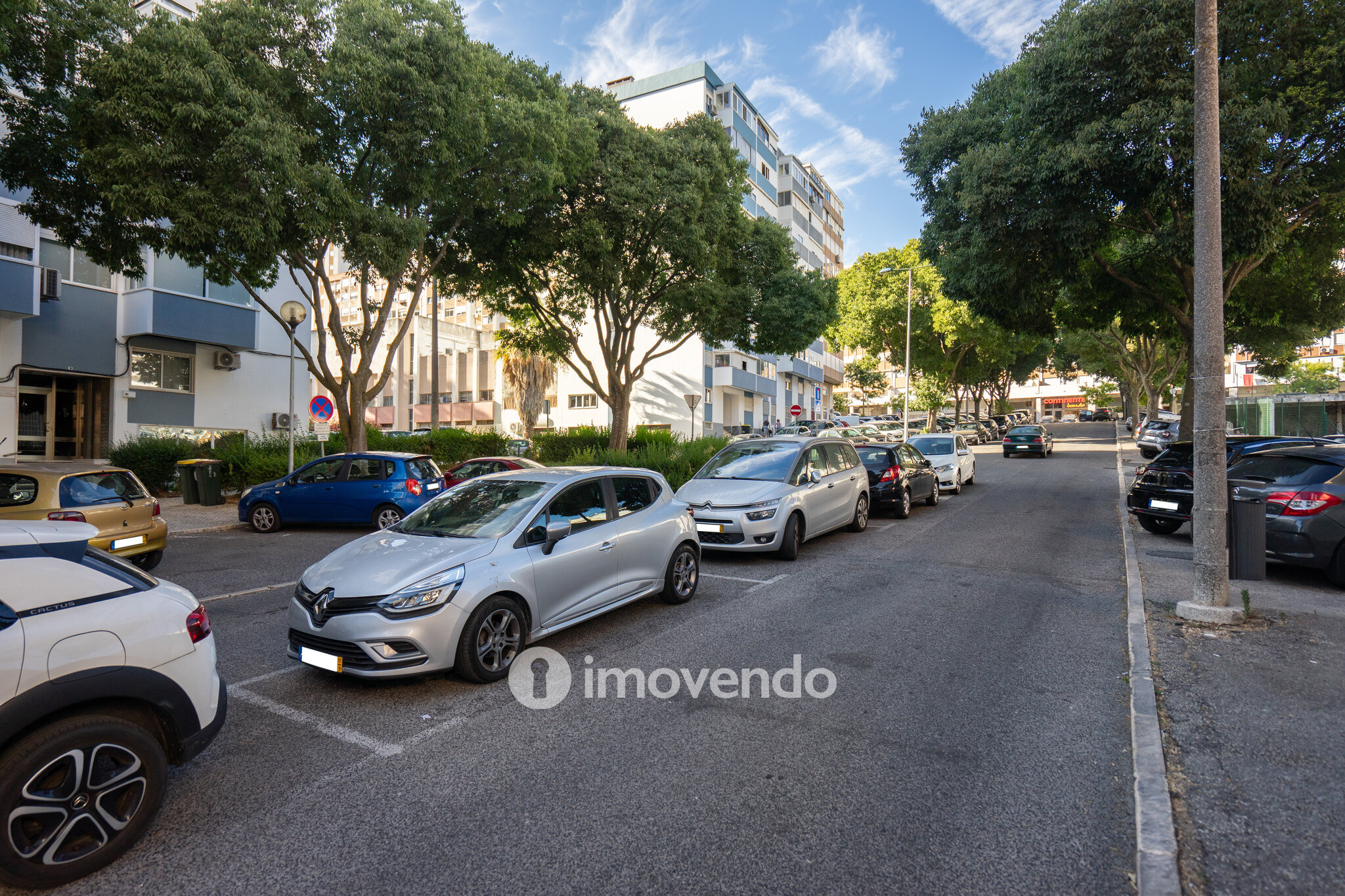 Apartamento T2, totalmente renovado e com áreas amplas, em Benfica