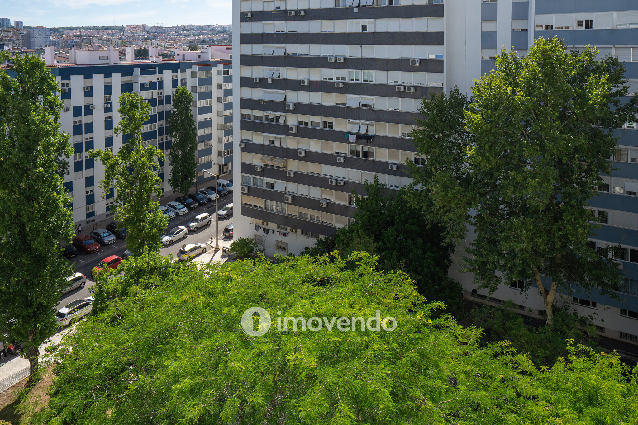 Apartamento T2, totalmente renovado e com áreas amplas, em Benfica