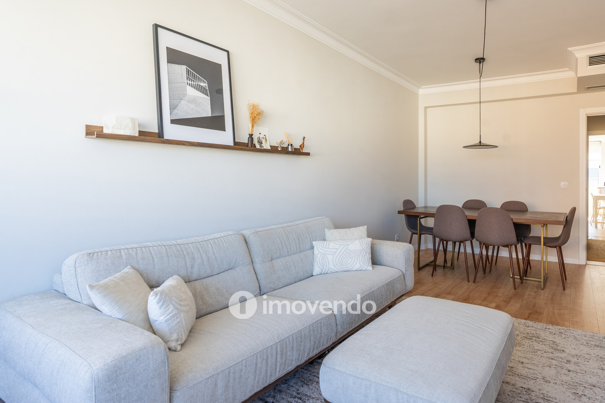 Apartamento T2, totalmente renovado e com áreas amplas, em Benfica