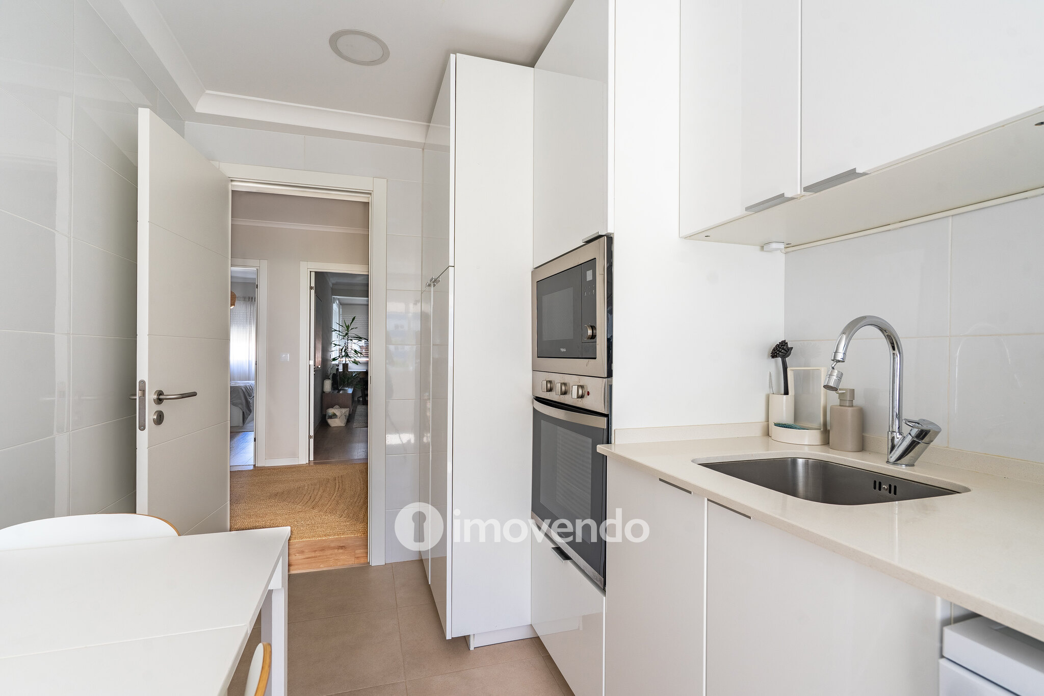 Apartamento T2, totalmente renovado e com áreas amplas, em Benfica