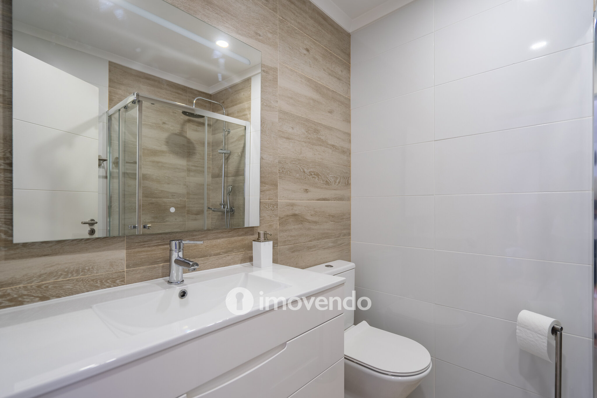 Apartamento T2, totalmente renovado e com áreas amplas, em Benfica
