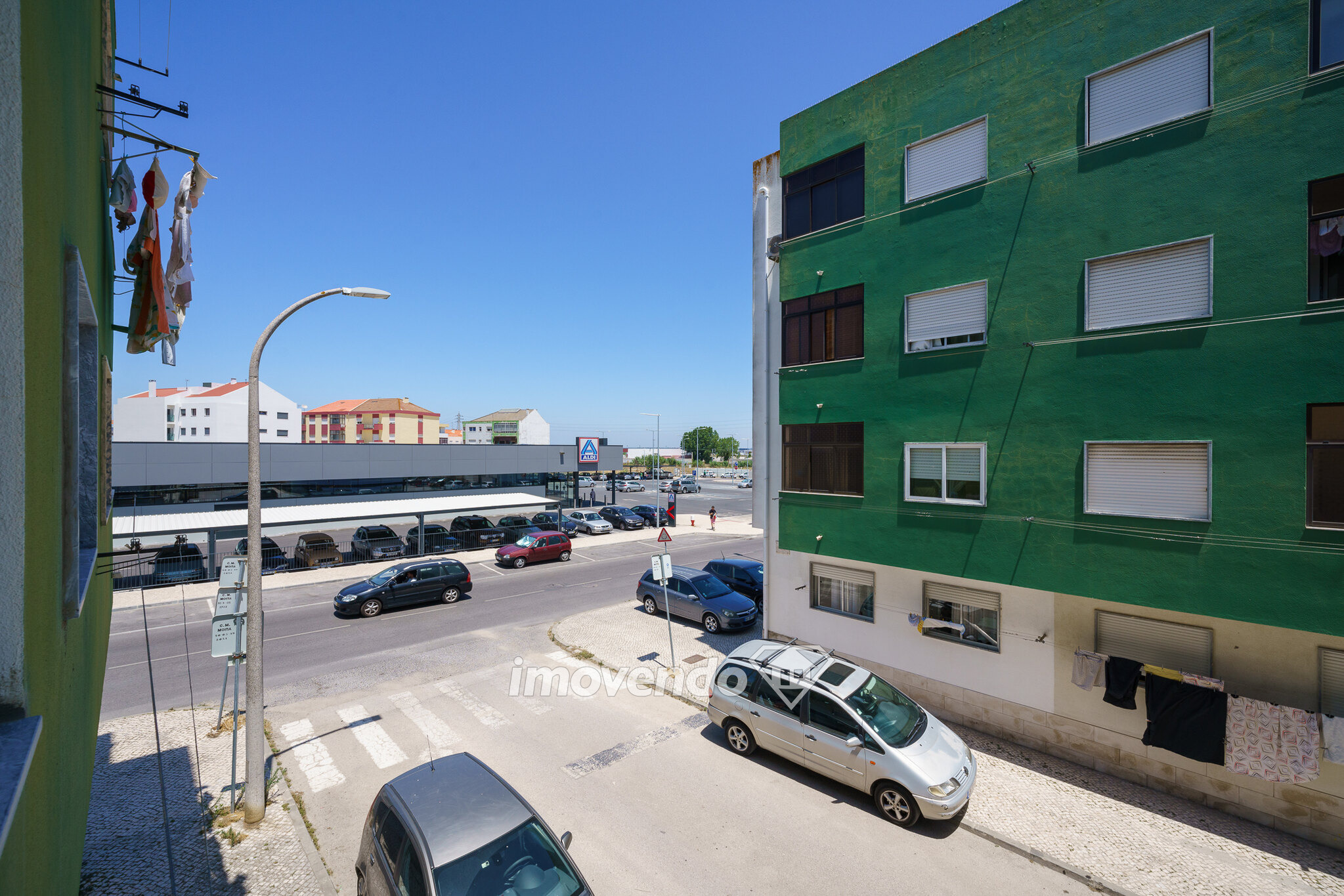 Apartamento T2 remodelado, com cozinha equipada, na Baixa da Banheira