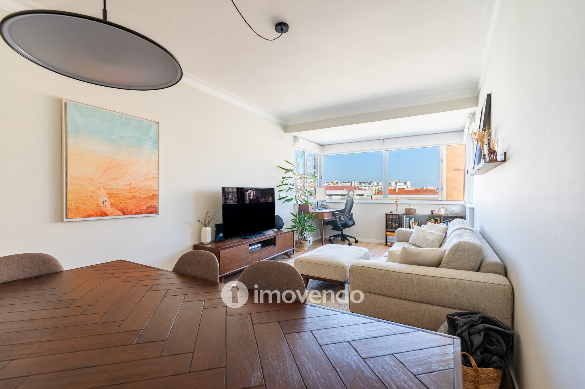 Apartamento T2, totalmente renovado e com áreas amplas, em Benfica