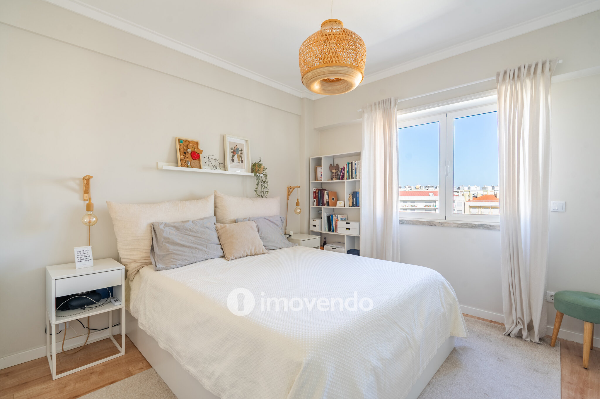 Apartamento T2, totalmente renovado e com áreas amplas, em Benfica