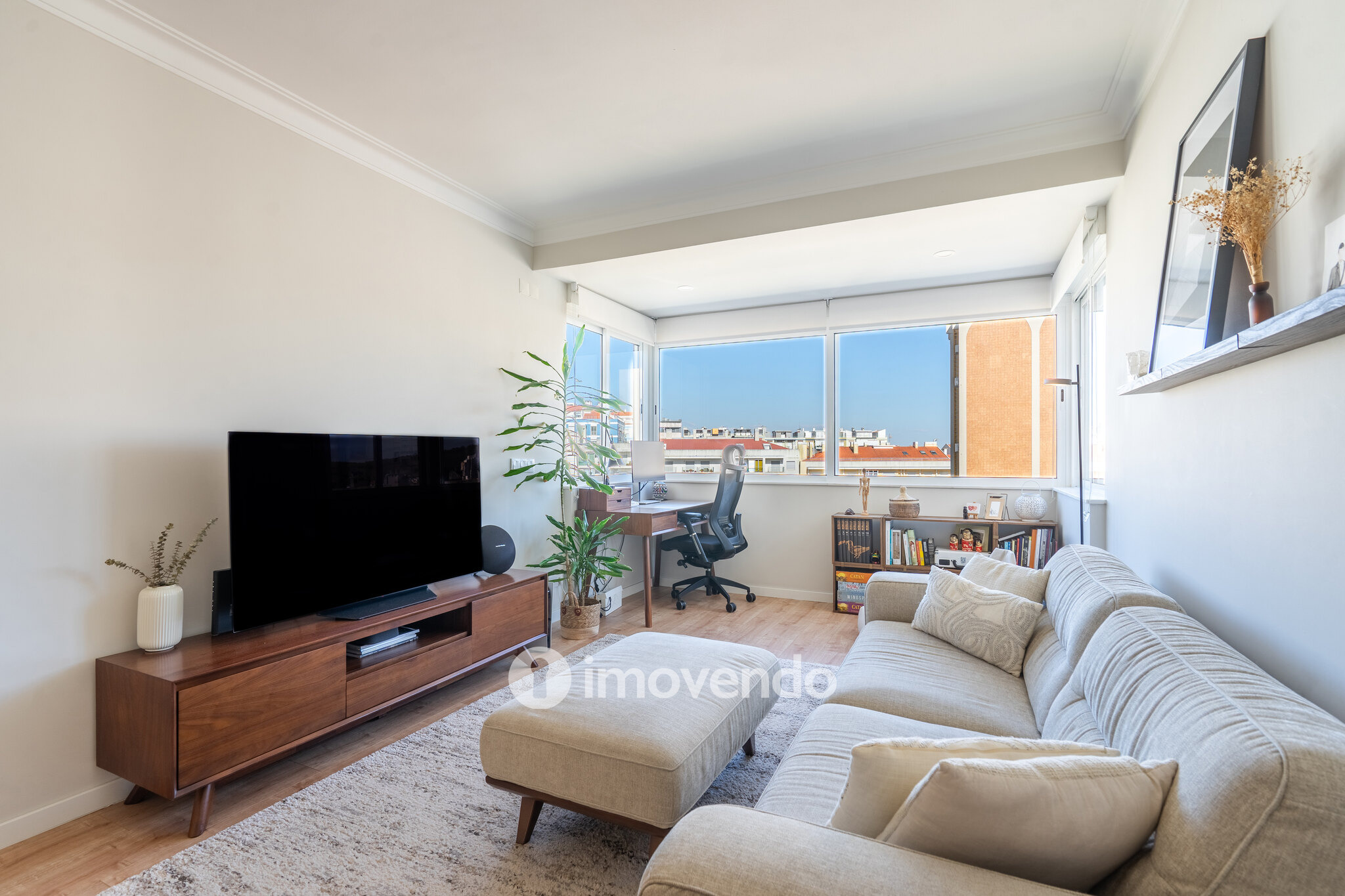 Apartamento T2, totalmente renovado e com áreas amplas, em Benfica