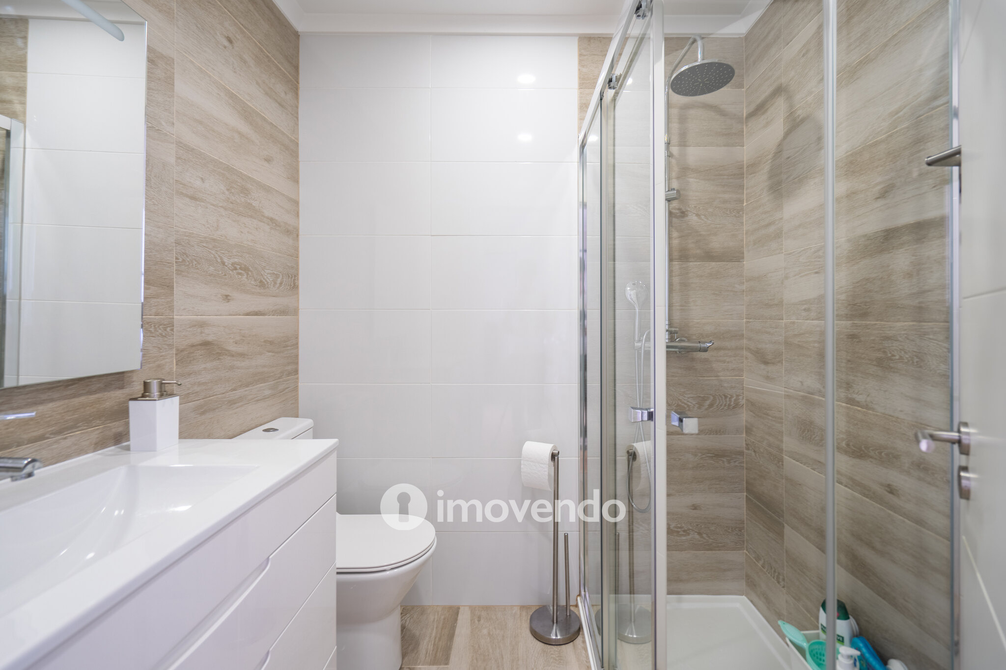 Apartamento T2, totalmente renovado e com áreas amplas, em Benfica