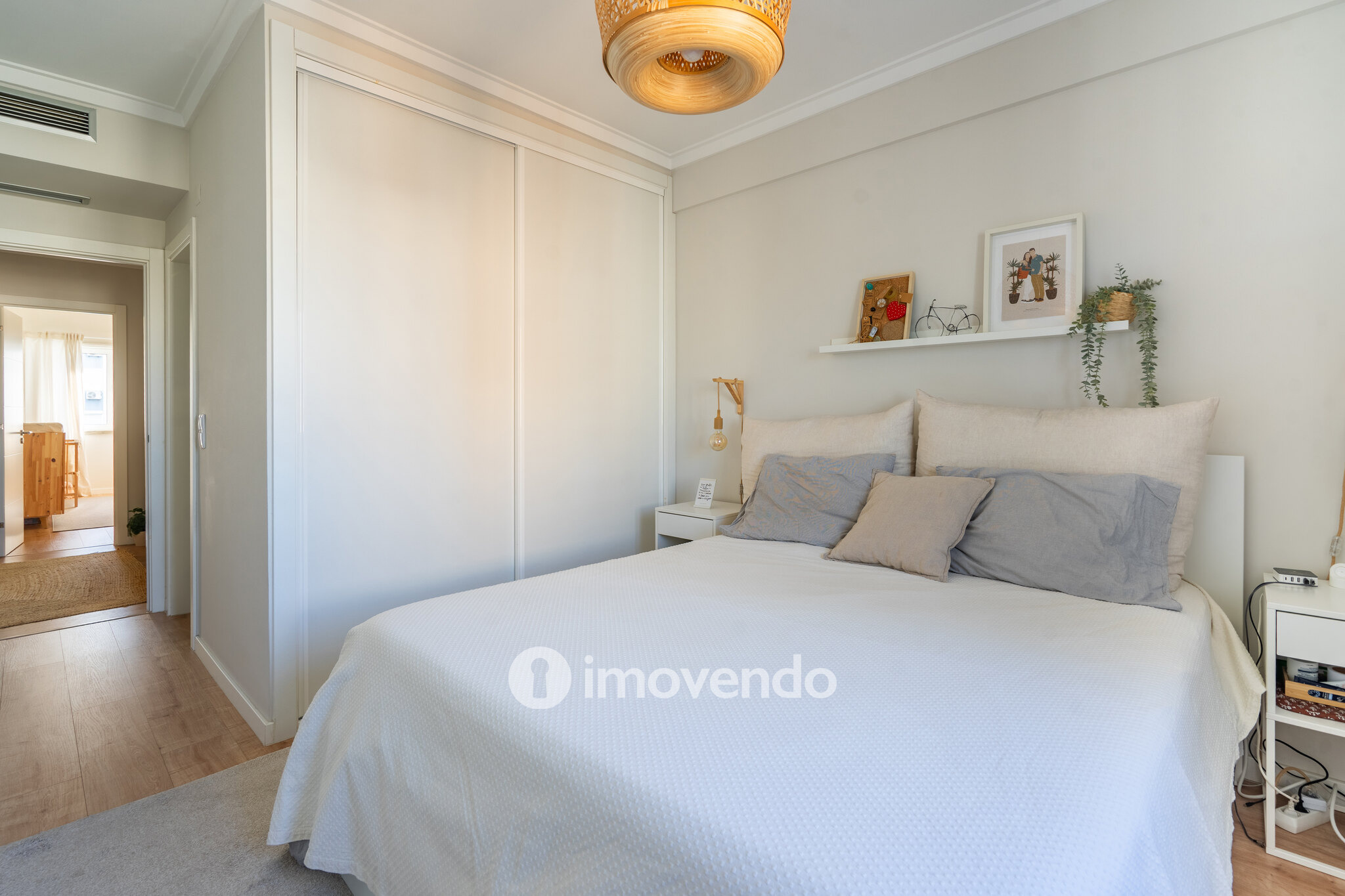 Apartamento T2, totalmente renovado e com áreas amplas, em Benfica