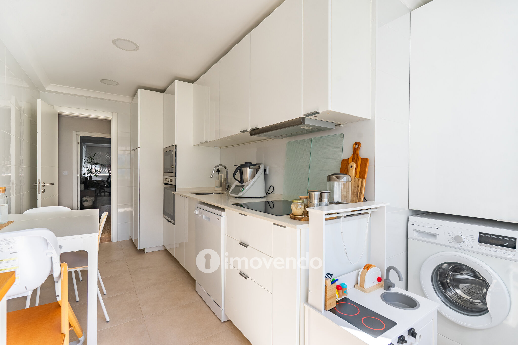 Apartamento T2, totalmente renovado e com áreas amplas, em Benfica