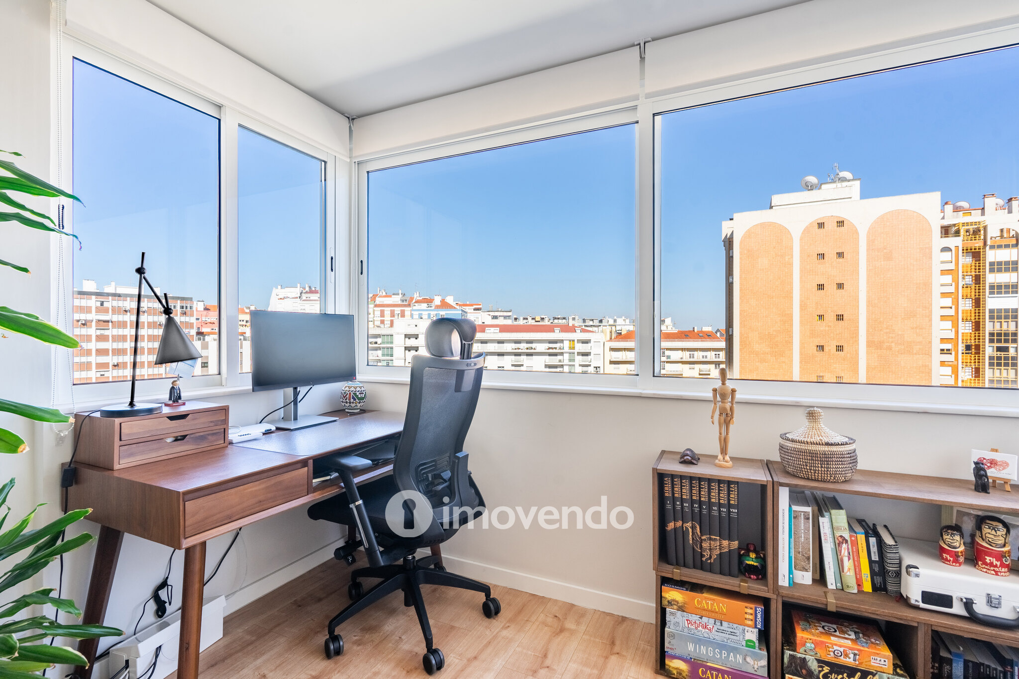 Apartamento T2, totalmente renovado e com áreas amplas, em Benfica
