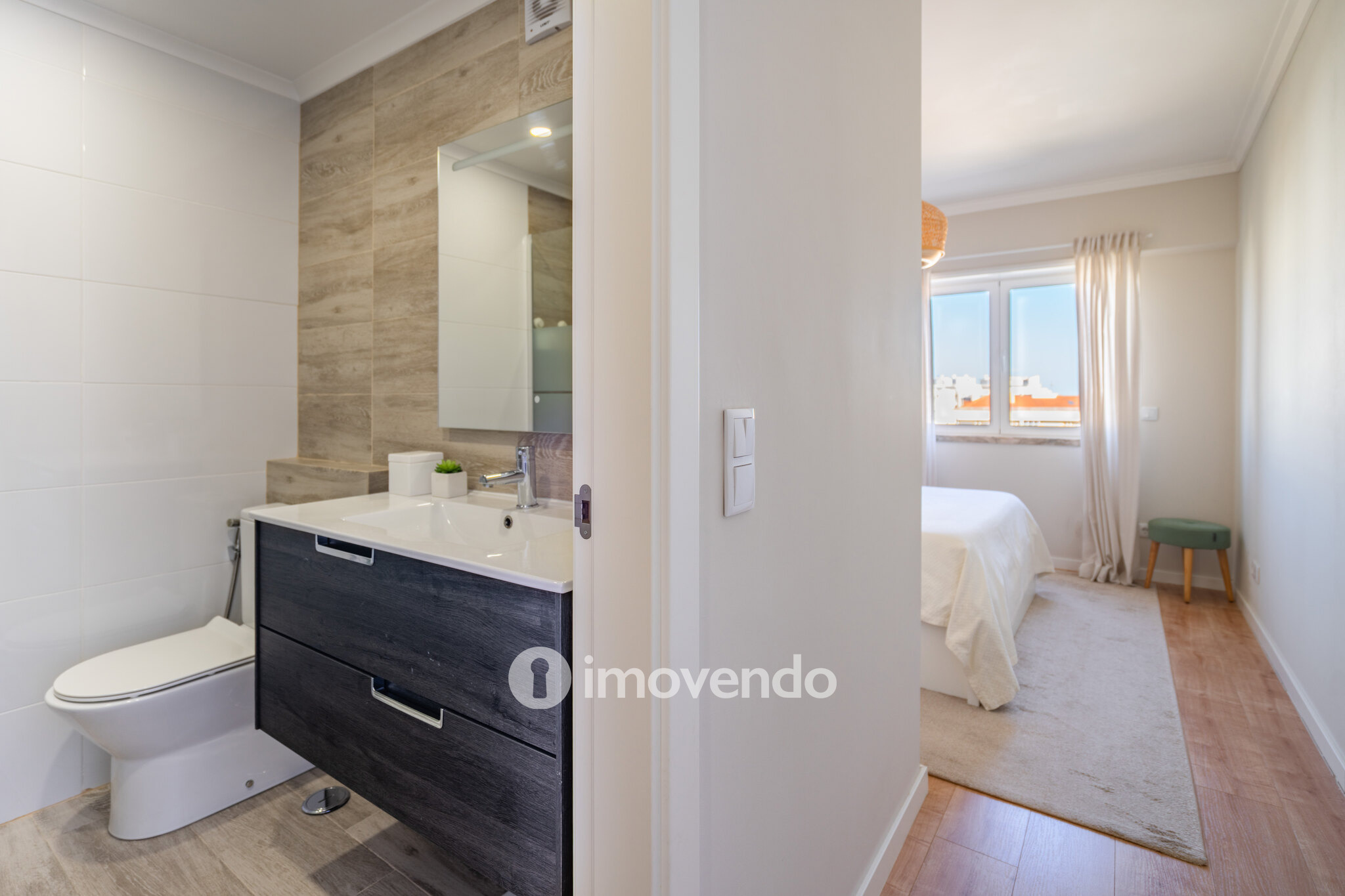 Apartamento T2, totalmente renovado e com áreas amplas, em Benfica