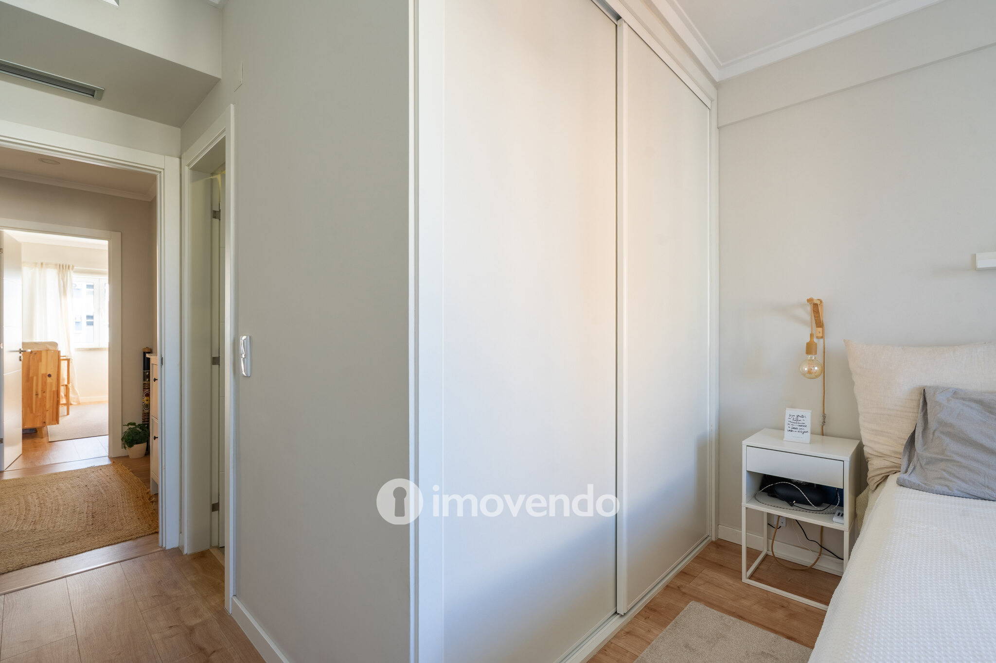 Apartamento T2, totalmente renovado e com áreas amplas, em Benfica