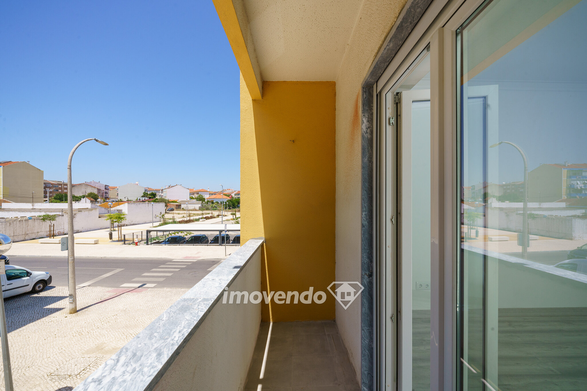 Apartamento T2 remodelado, com cozinha equipada, na Baixa da Banheira