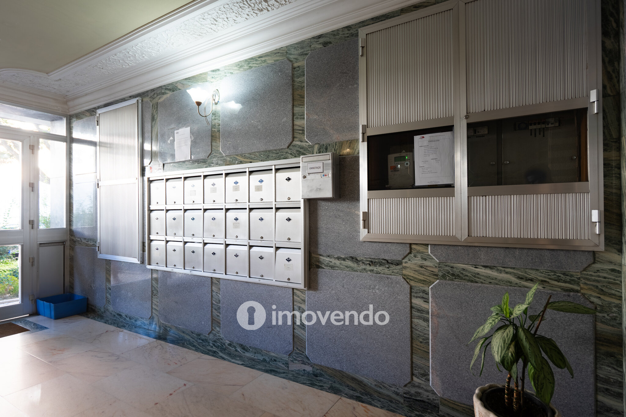 Apartamento T2, totalmente renovado e com áreas amplas, em Benfica