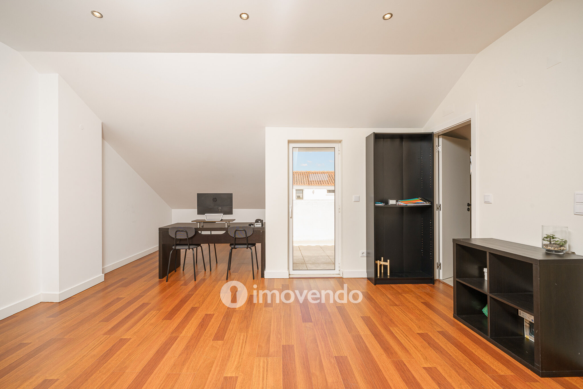 Moradia T3+1, com garagem e áreas amplas, em Alcochete