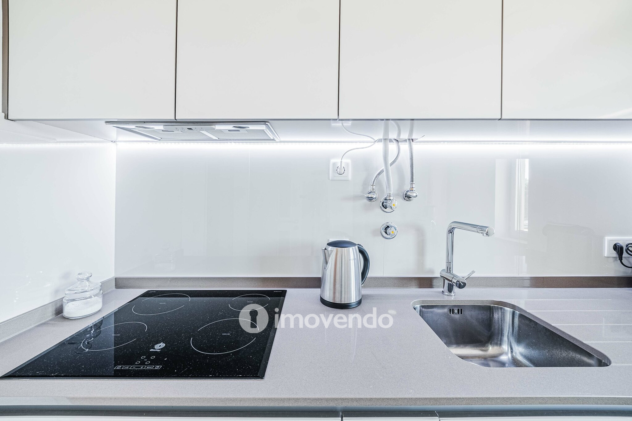 Apartamento T2 com boas áreas e muita luz natural, em Telheiras