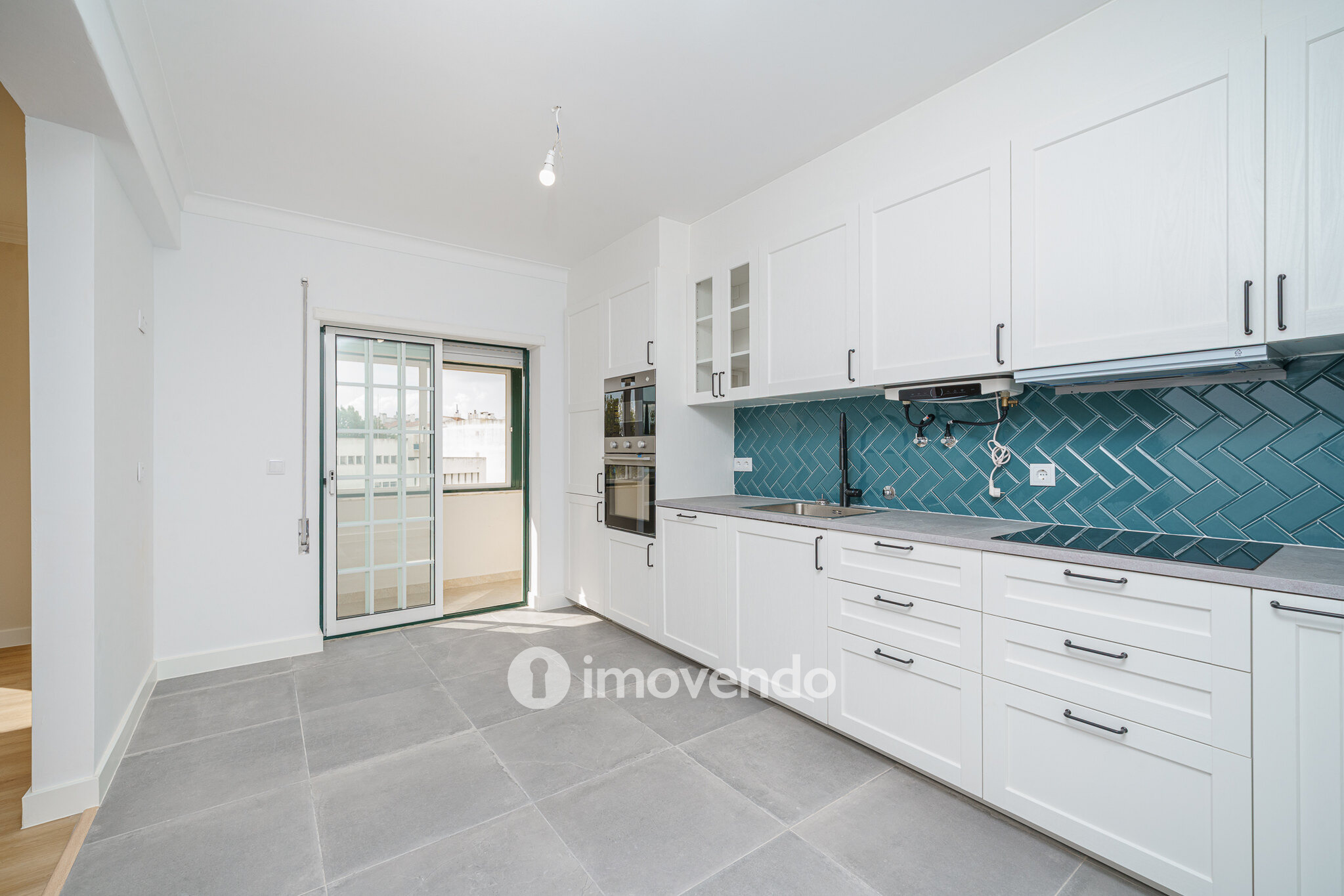 Apartamento T3 totalmente renovado, no centro de Alcochete