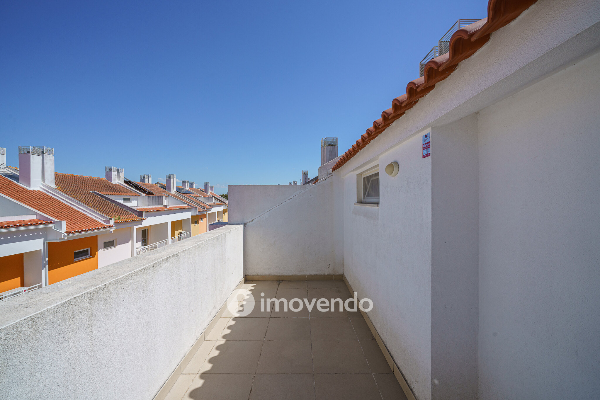 Moradia T3+1, com garagem e áreas amplas, em Alcochete