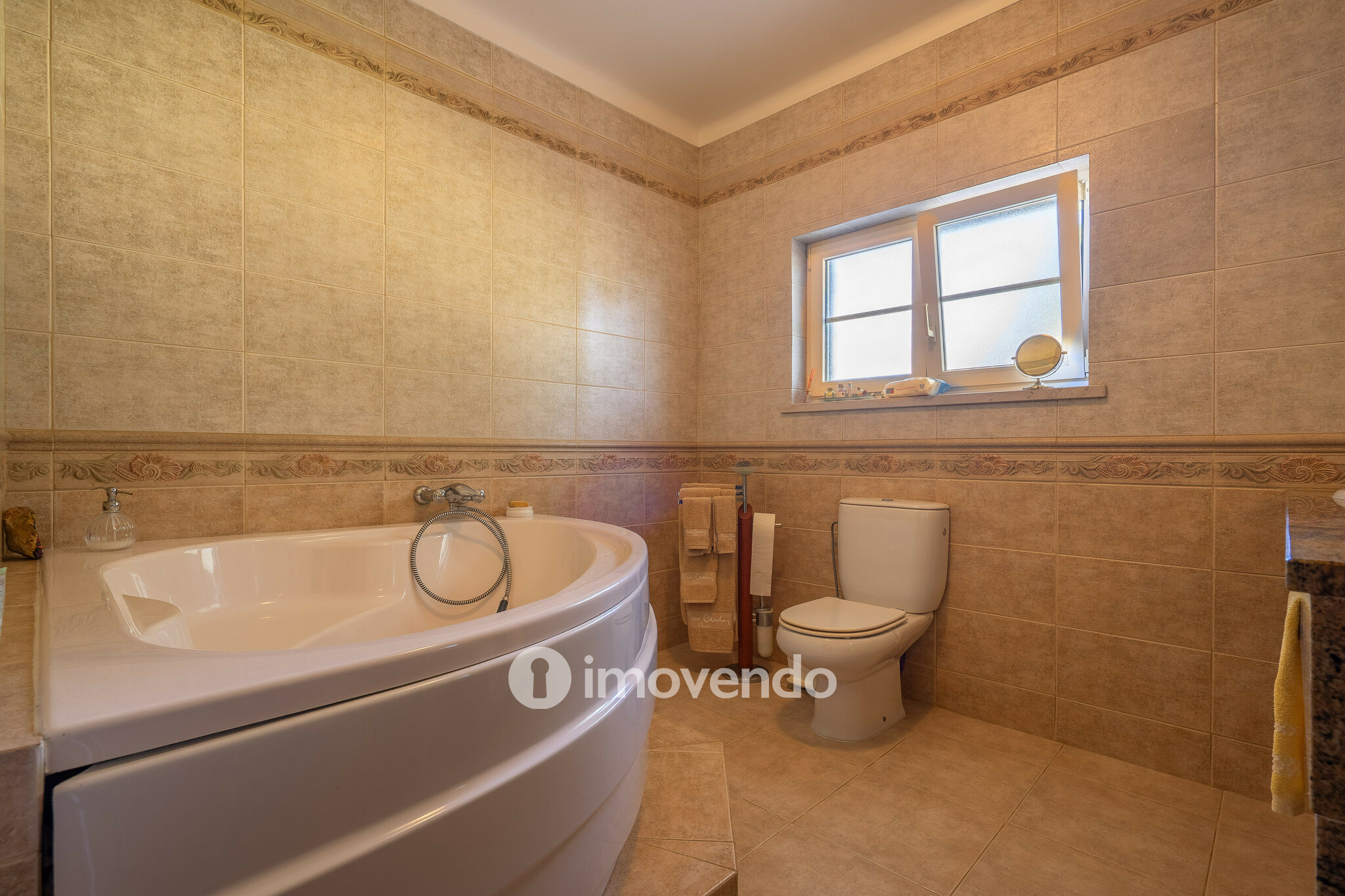 Moradia T3+1 com terreno com jardim, piscina e garagem, em Alenquer