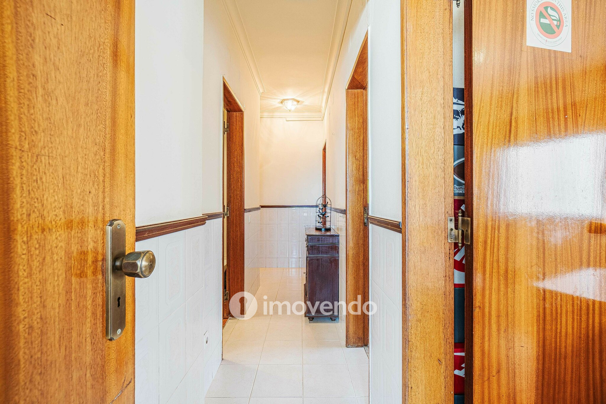 Apartamento T2, com arrecadação, no centro de Corroios