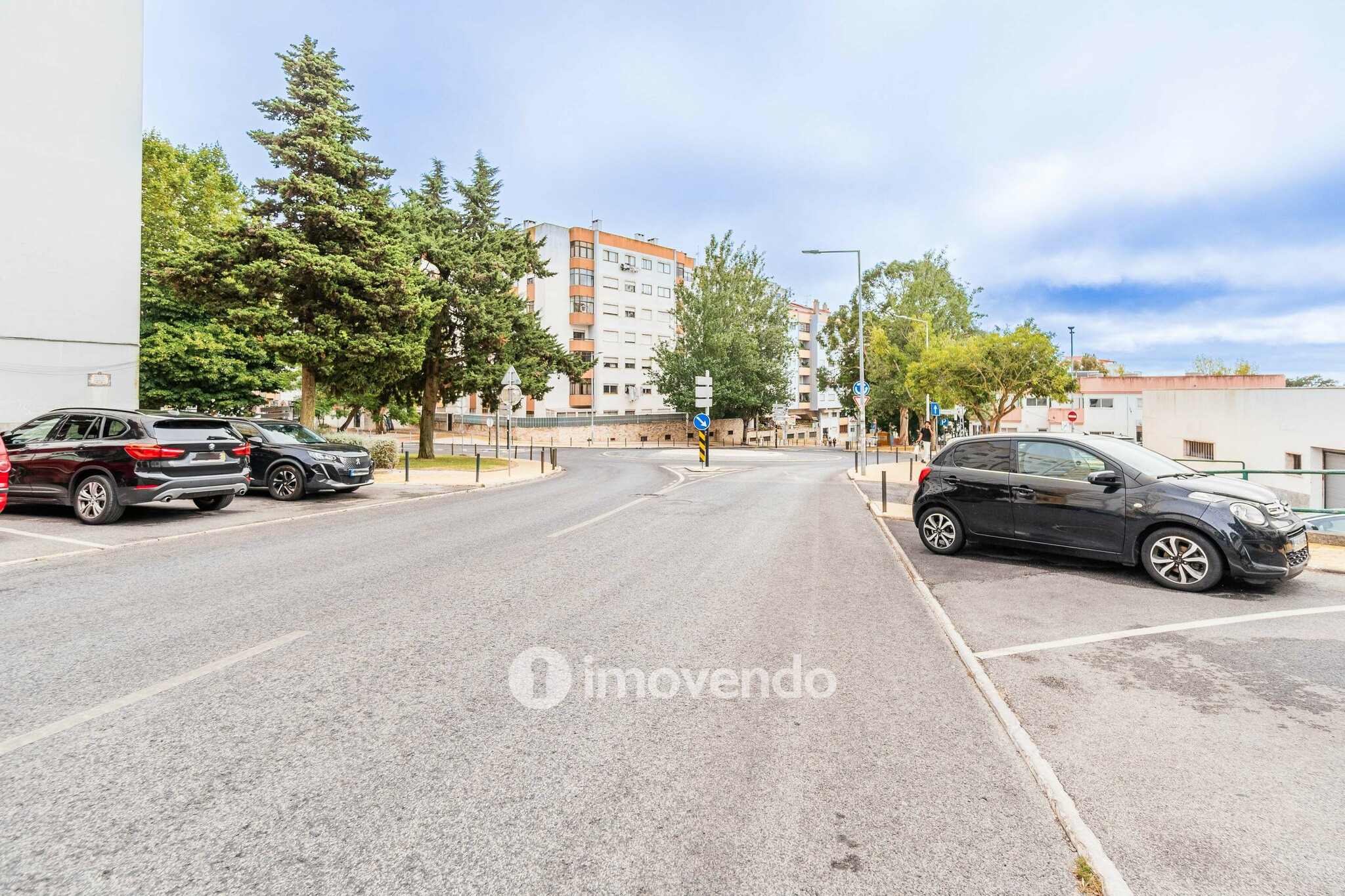 Apartamento T3, com áreas amplas e arrecadação, em Massamá