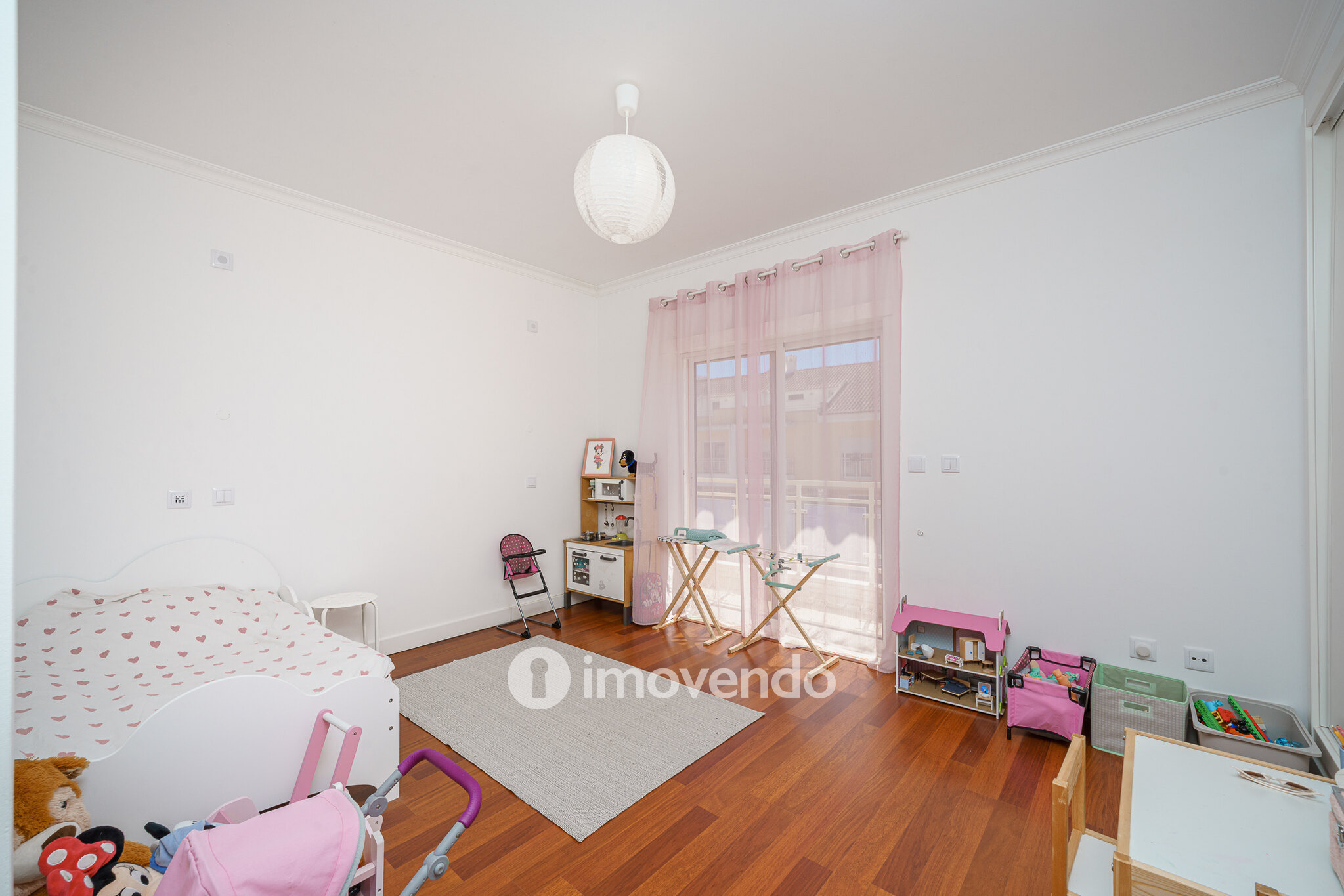 Moradia T3+1, com garagem e áreas amplas, em Alcochete