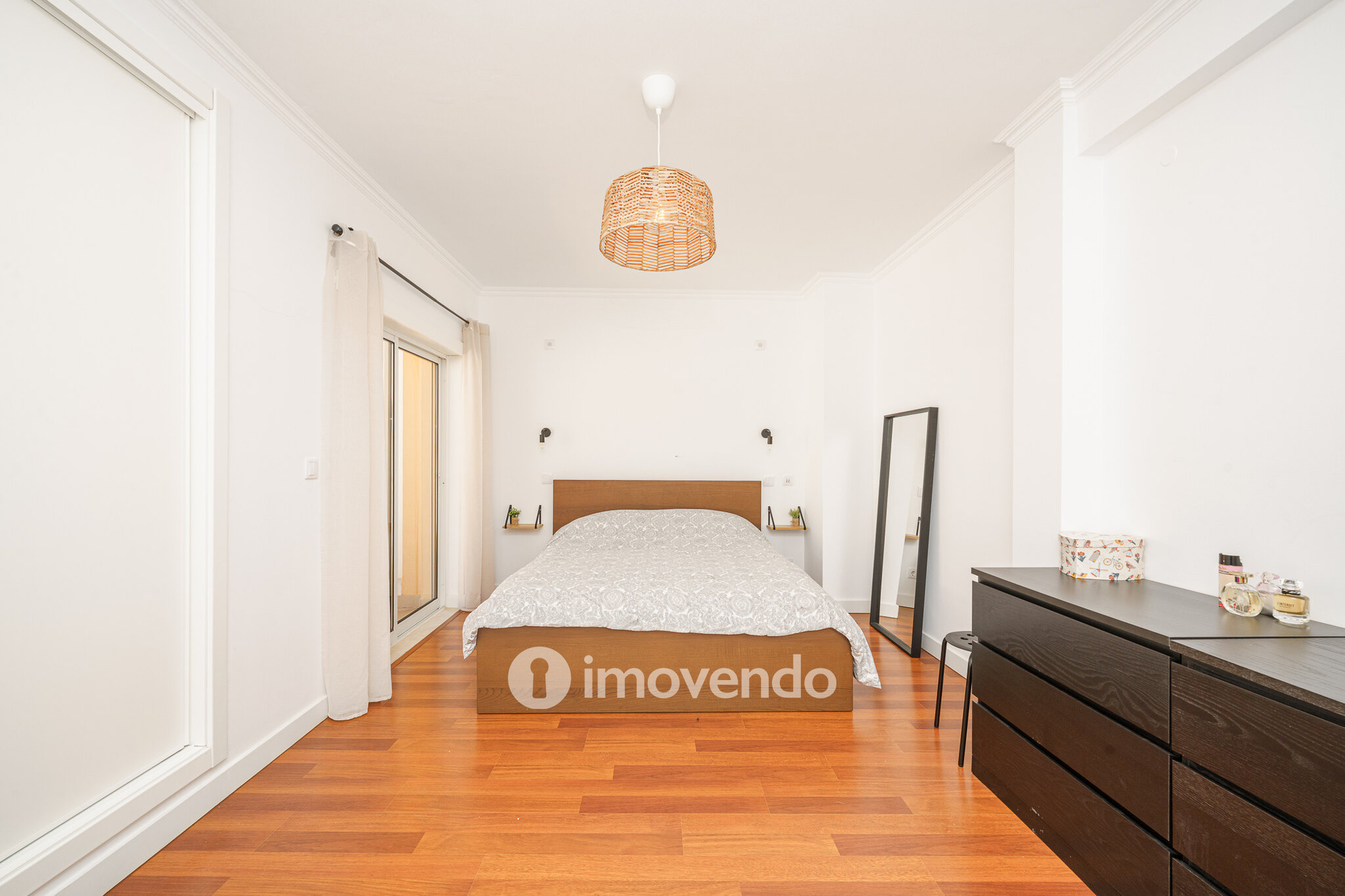 Moradia T3+1, com garagem e áreas amplas, em Alcochete