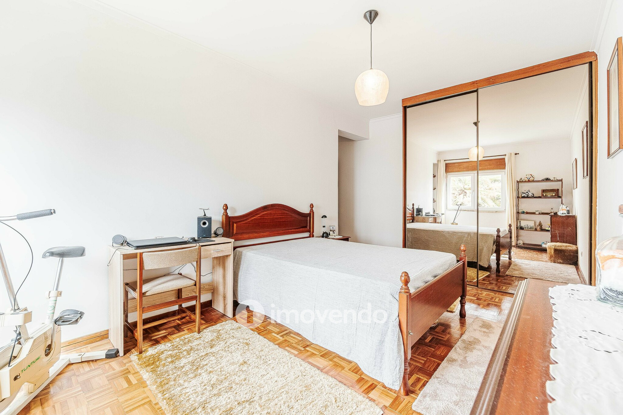 Apartamento T3, com áreas amplas e arrecadação, em Massamá