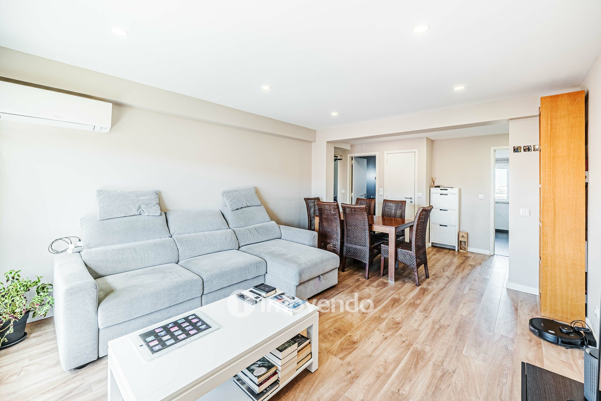 Apartamento T2 com boas áreas e muita luz natural, em Telheiras