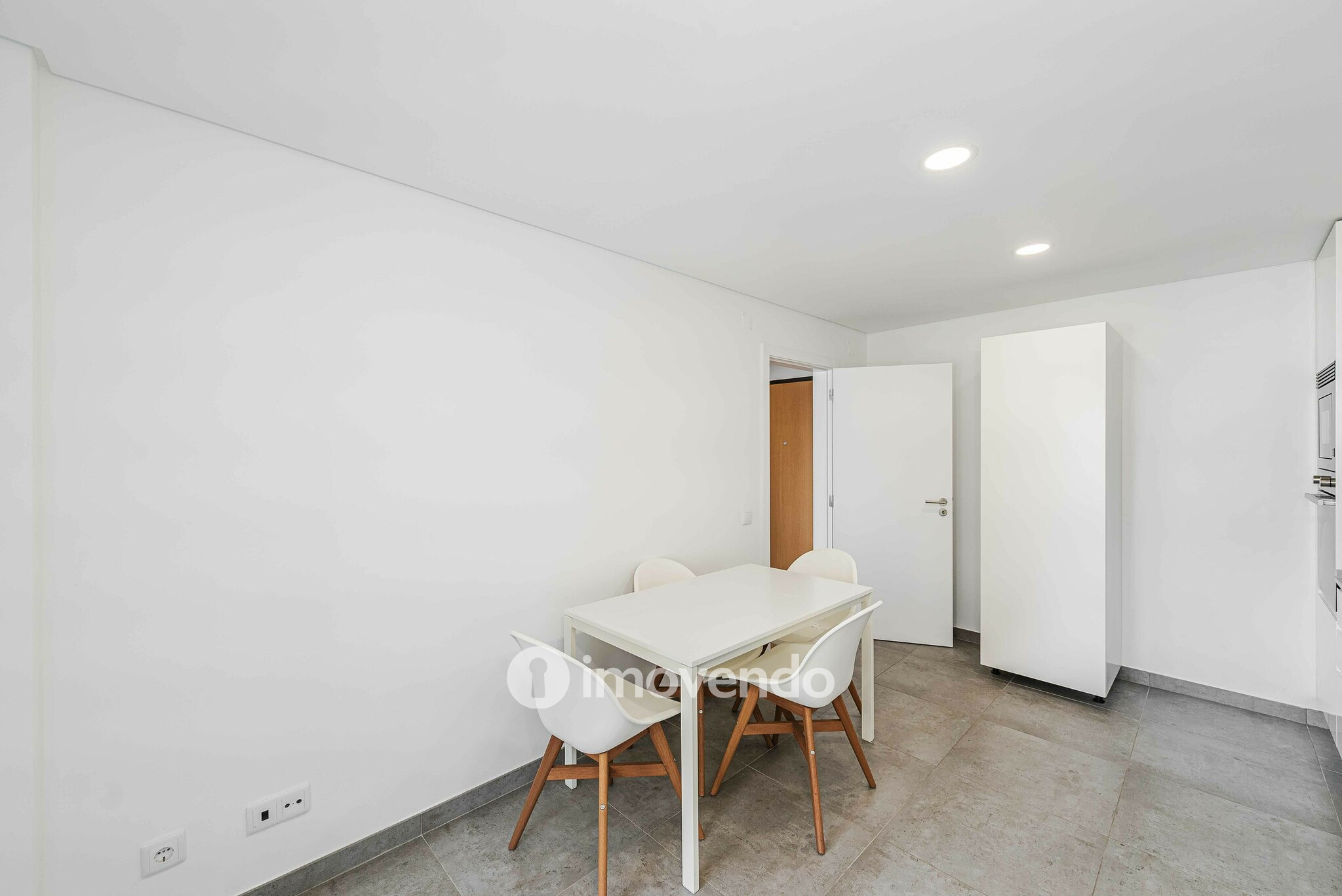 Apartamento T3, com áreas amplas e arrecadação, no centro do Barreiro