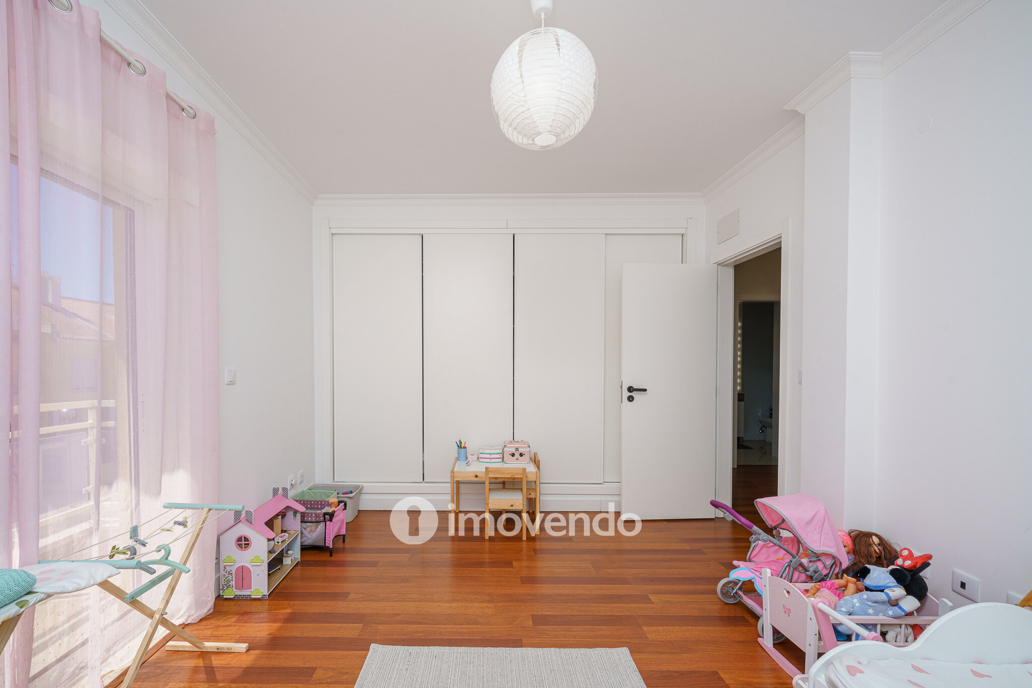 Moradia T3+1, com garagem e áreas amplas, em Alcochete