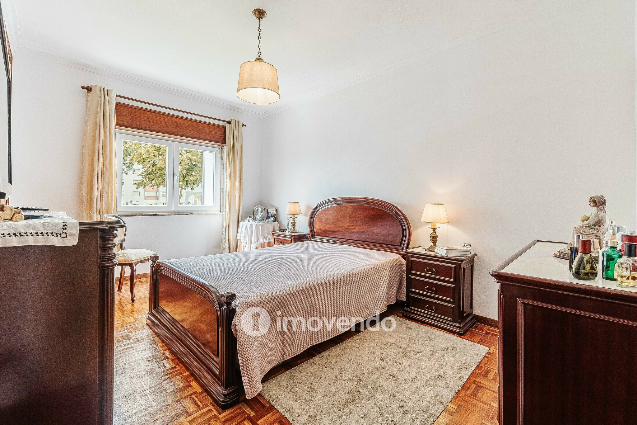 Apartamento T3, com áreas amplas e arrecadação, em Massamá