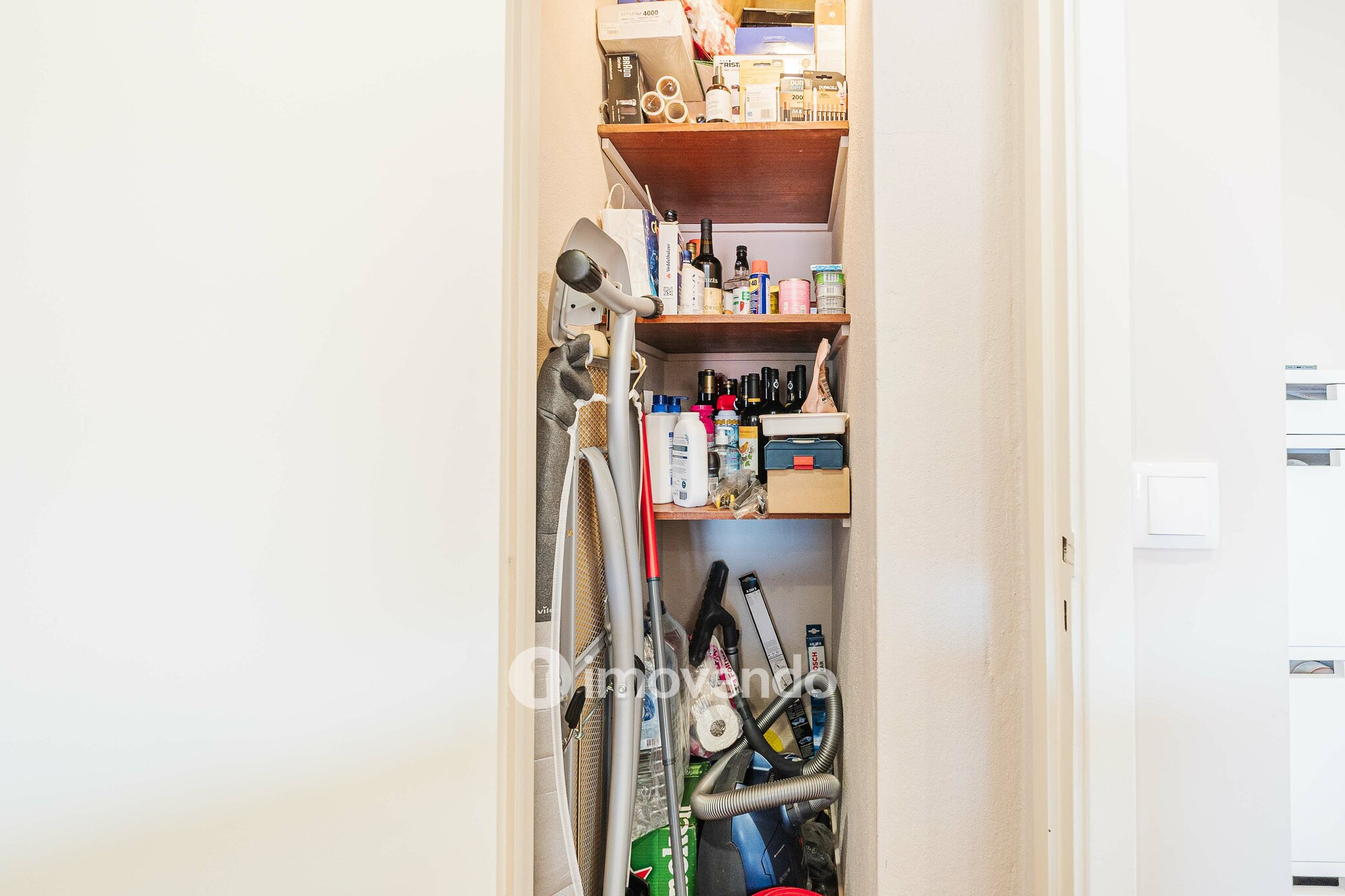 Apartamento T2 com boas áreas e muita luz natural, em Telheiras