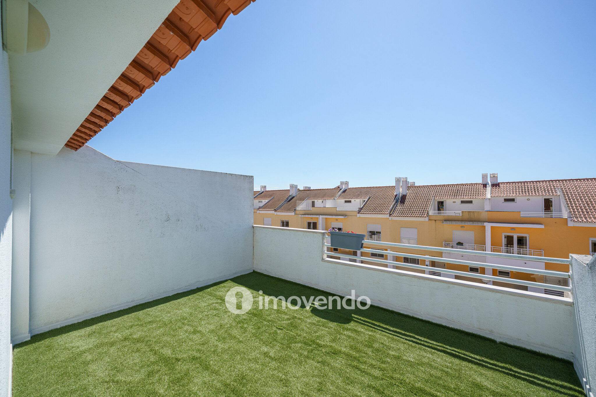 Moradia T3+1, com garagem e áreas amplas, em Alcochete