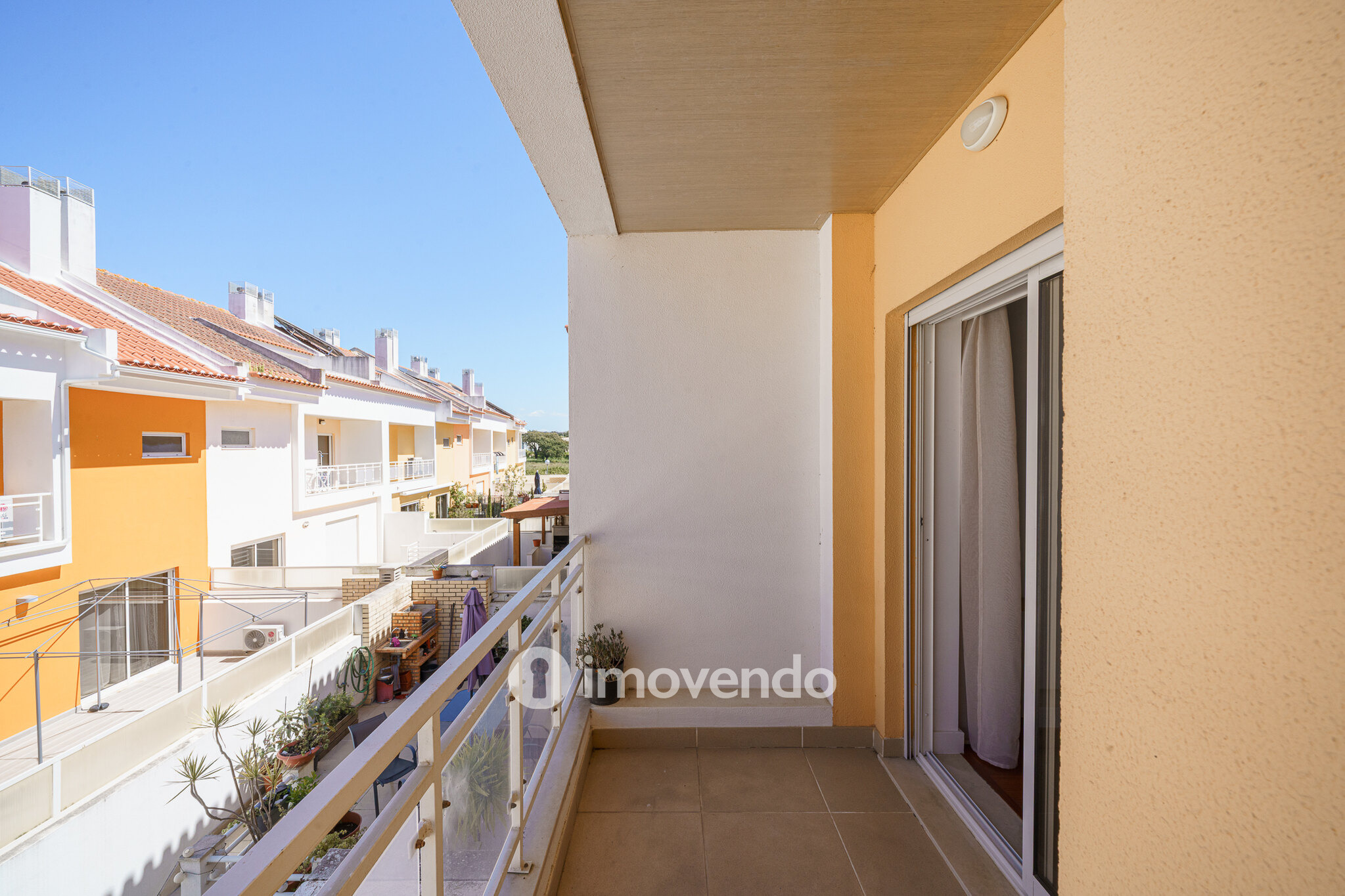 Moradia T3+1, com garagem e áreas amplas, em Alcochete
