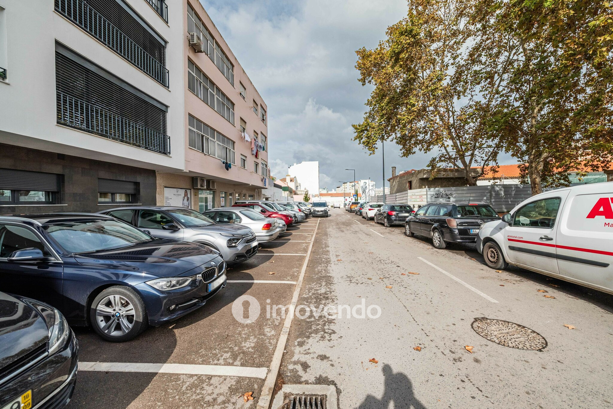 Apartamento T3, com áreas amplas e arrecadação, no centro do Barreiro