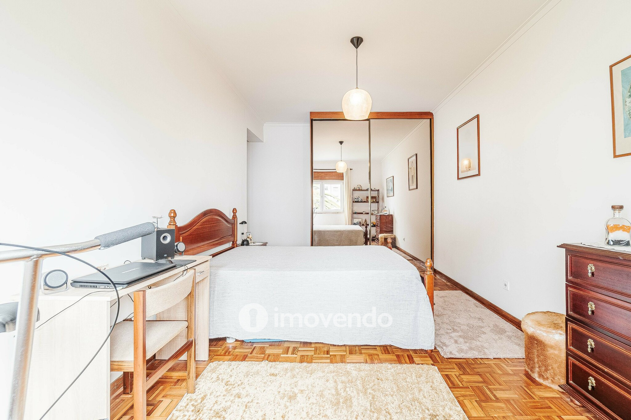 Apartamento T3, com áreas amplas e arrecadação, em Massamá